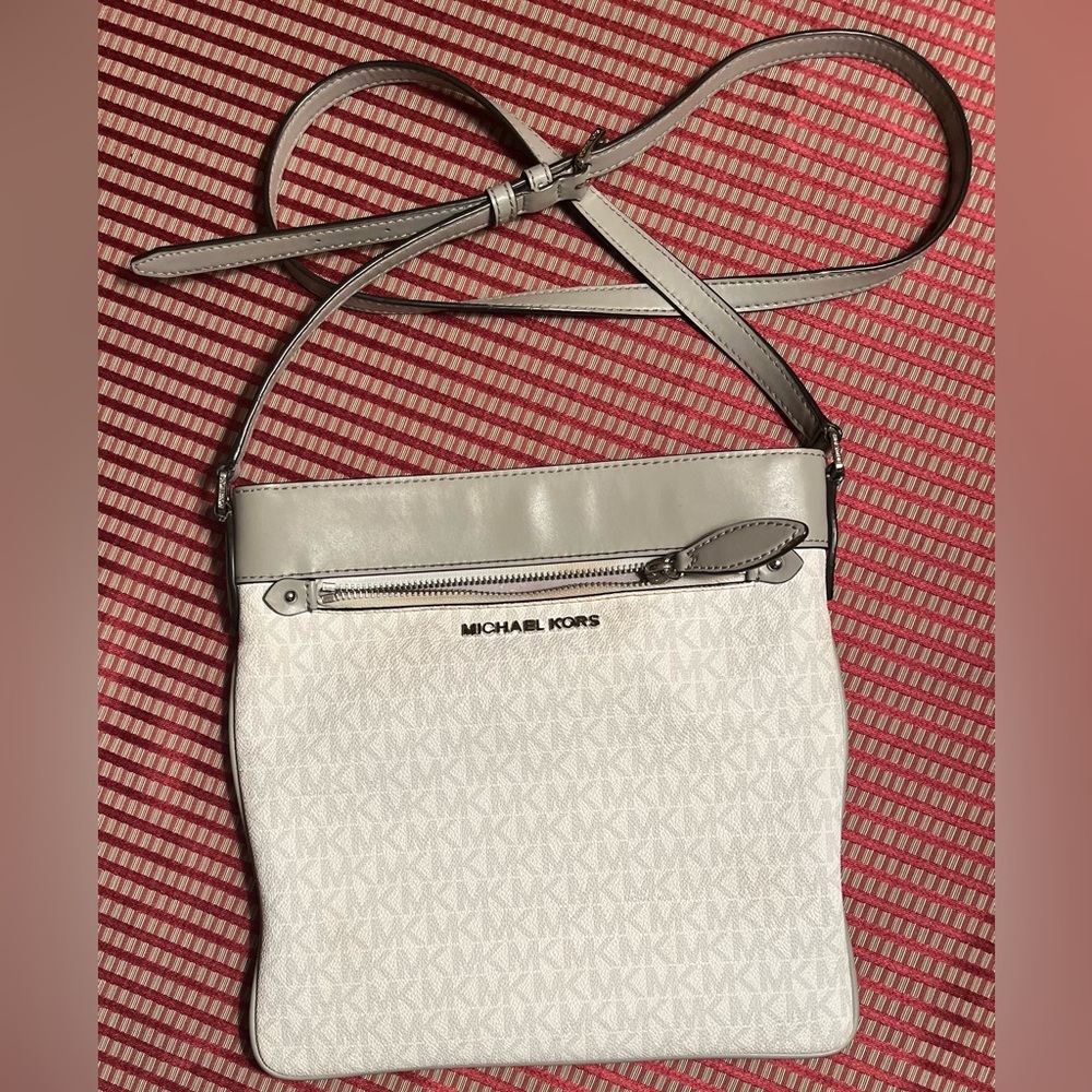 EUC Michael Kors Crossbody, White